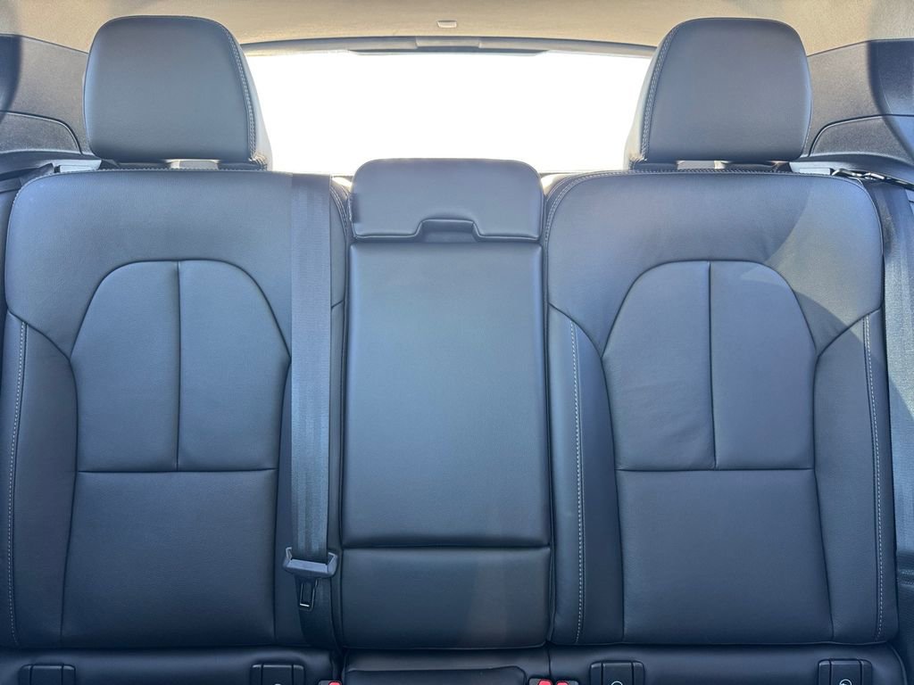 Certified 2025 Volvo XC40 B5 Plus image 23