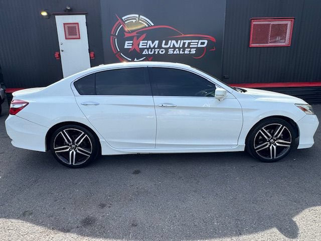 Used 2017 Honda Accord Touring image 5