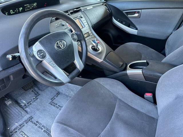 Used 2015 Toyota Prius Two w/ Preferred Accessory Package FWD image 11