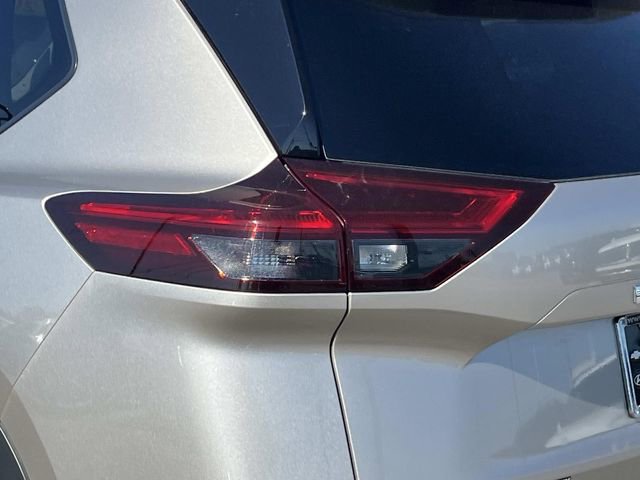 Used 2022 Nissan Rogue Platinum w/ Head-Up Display Package FWD image 10