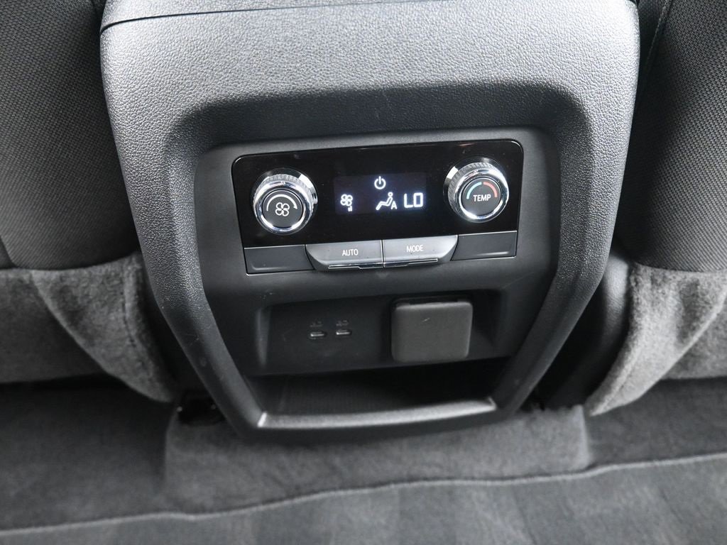 Used 2024 Chevrolet Traverse LT image 12