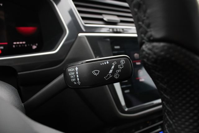Certified 2023 Volkswagen Tiguan SE R-Line image 15