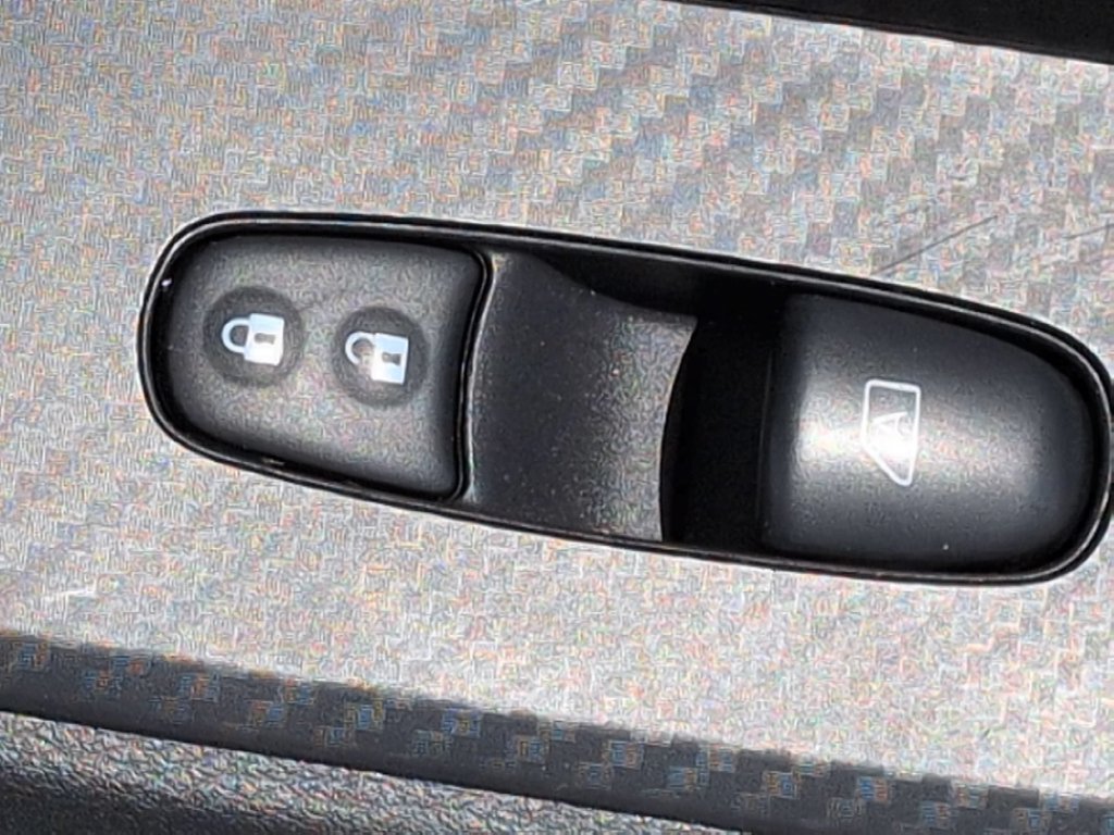 Used 2025 Nissan Altima 2.5 SV FWD image 33