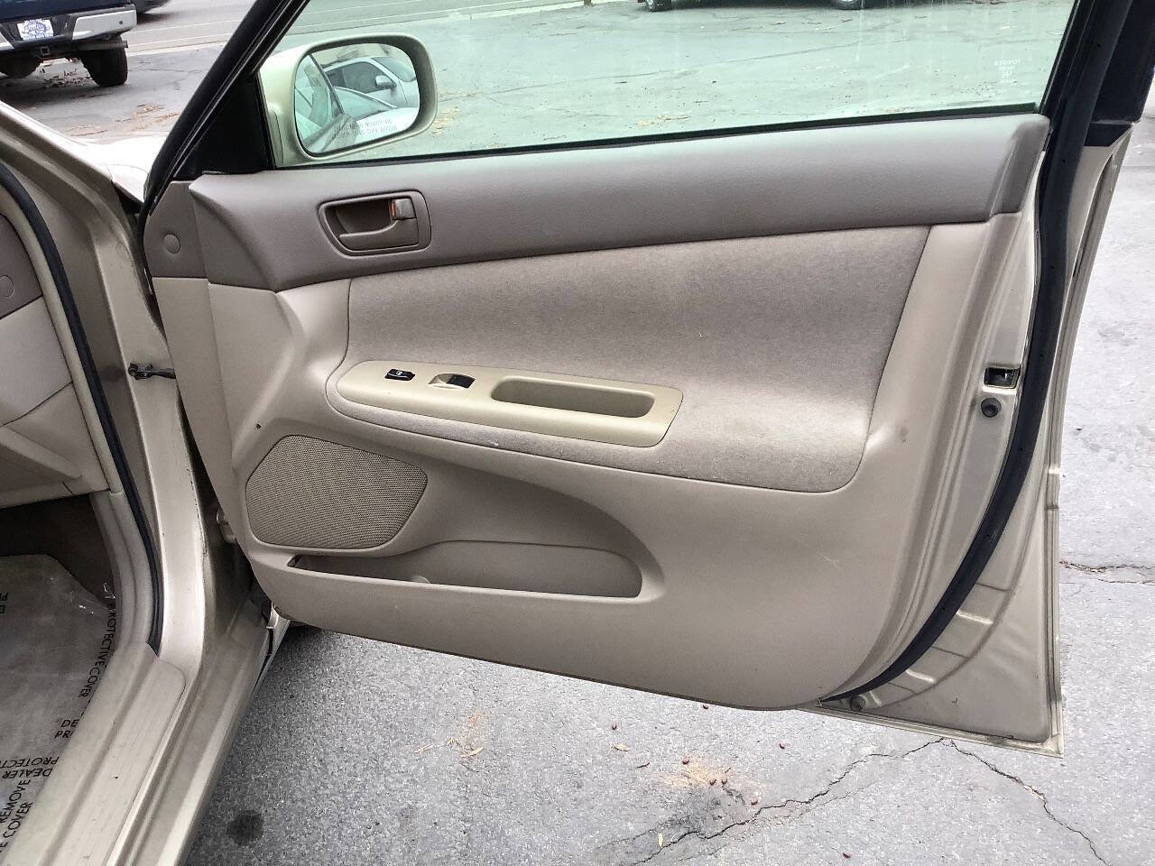 Used 2004 Toyota Camry LE FWD image 29