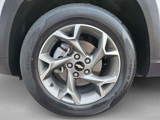 Used 2025 Chevrolet Trax LT FWD image 22