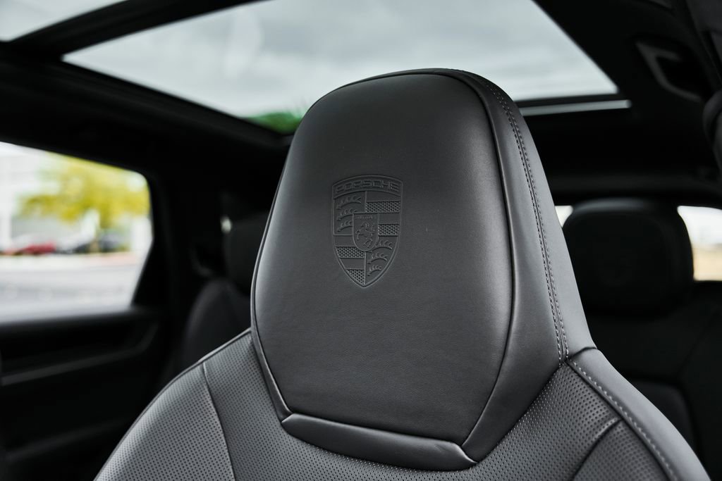 Used 2026 Porsche Cayenne Turbo AWD/4WD image 47