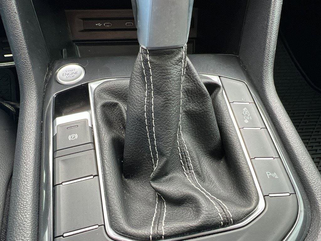 Used 2024 Volkswagen Tiguan SE R-Line image 24
