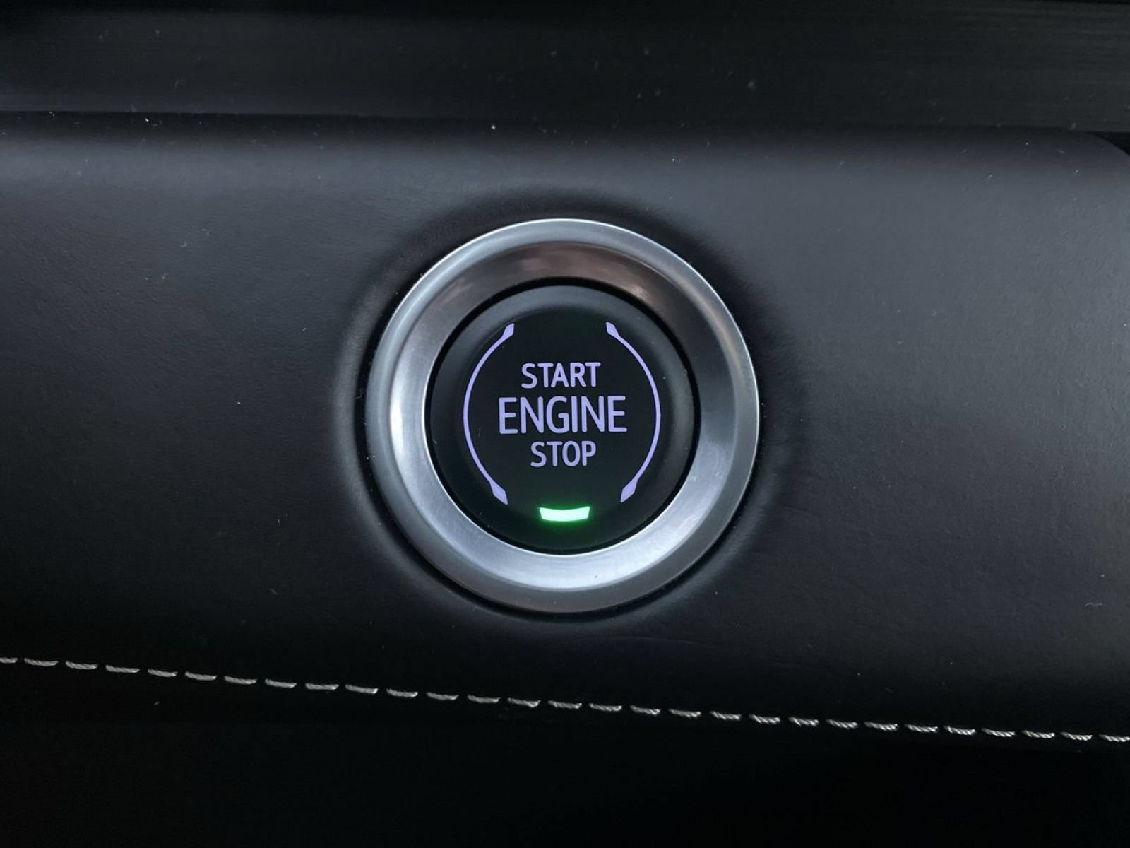Certified 2023 Cadillac Escalade ESV V AWD/4WD image 9