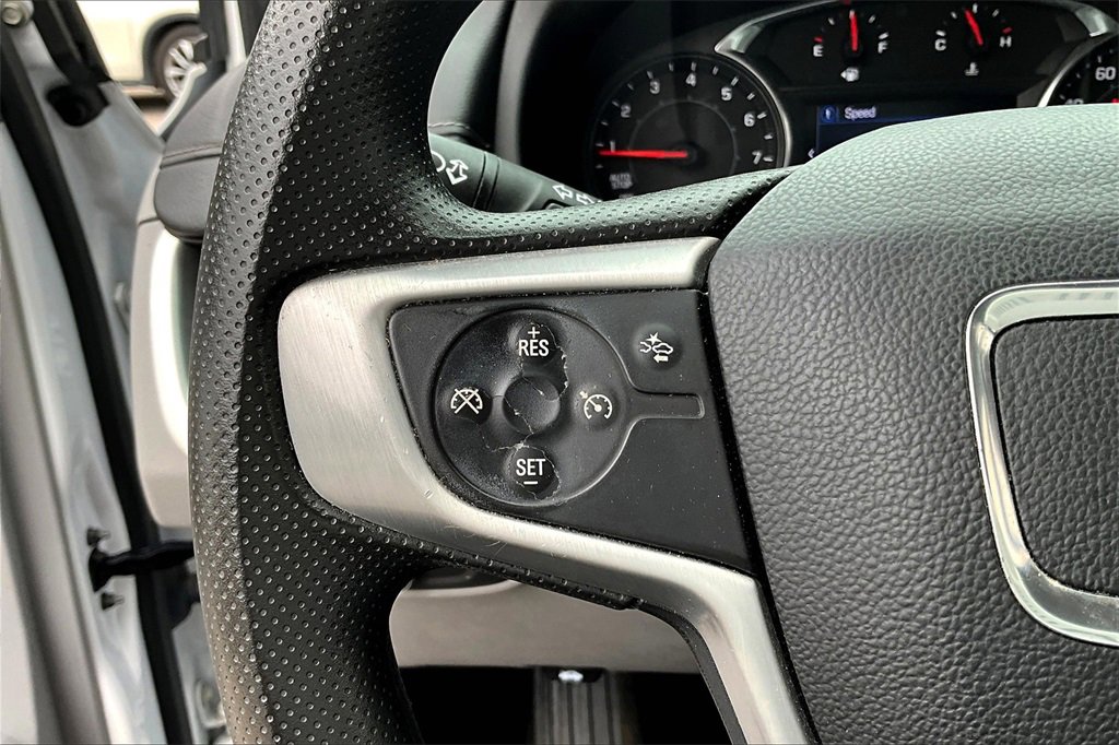 Used 2023 GMC Terrain SLE w/ Driver Convenience Package image 11