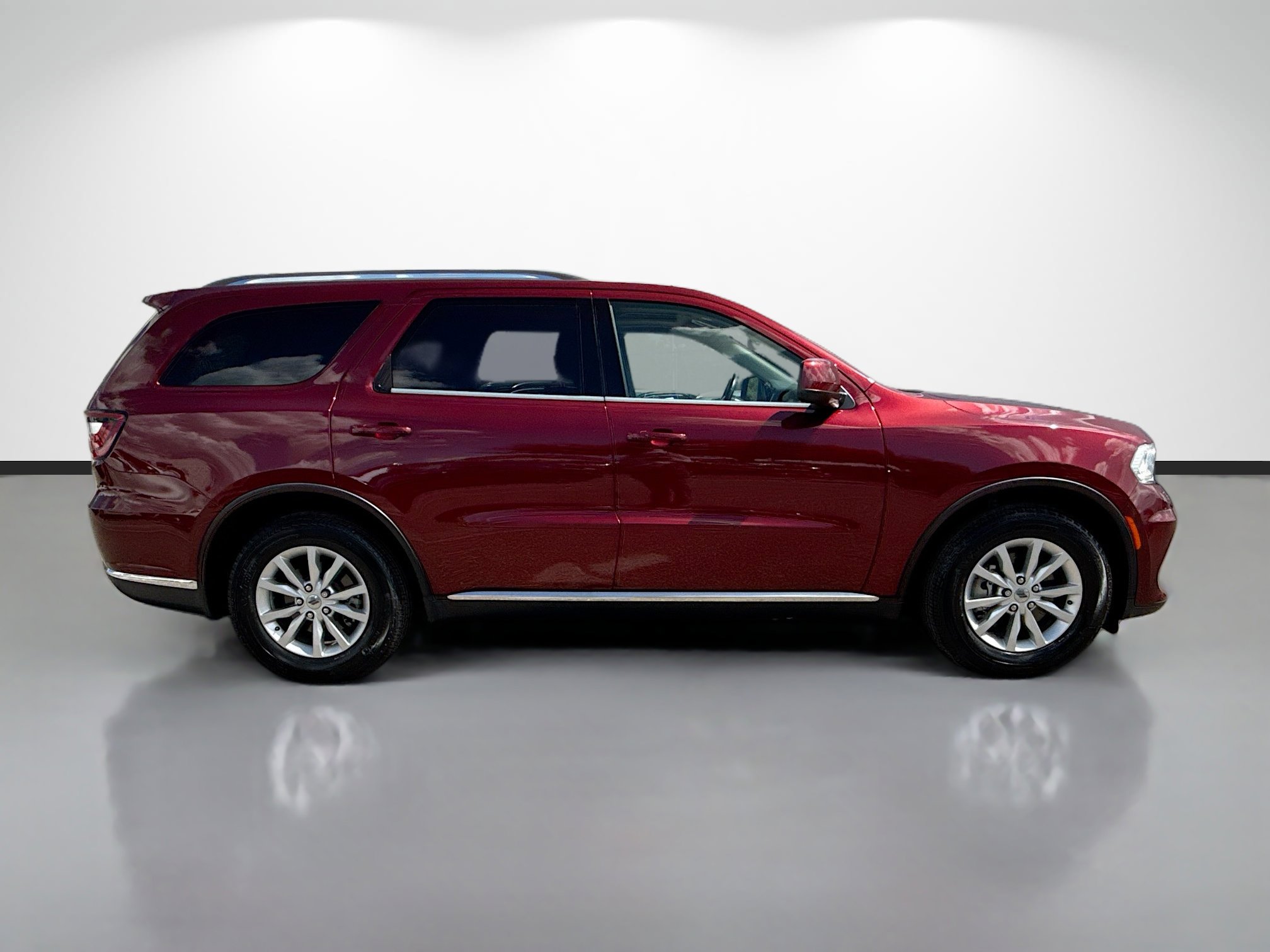 Used 2022 Dodge Durango SXT image 2