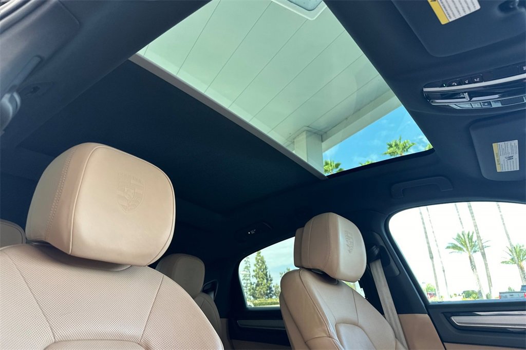 Used 2023 Porsche Cayenne Platinum Edition image 20