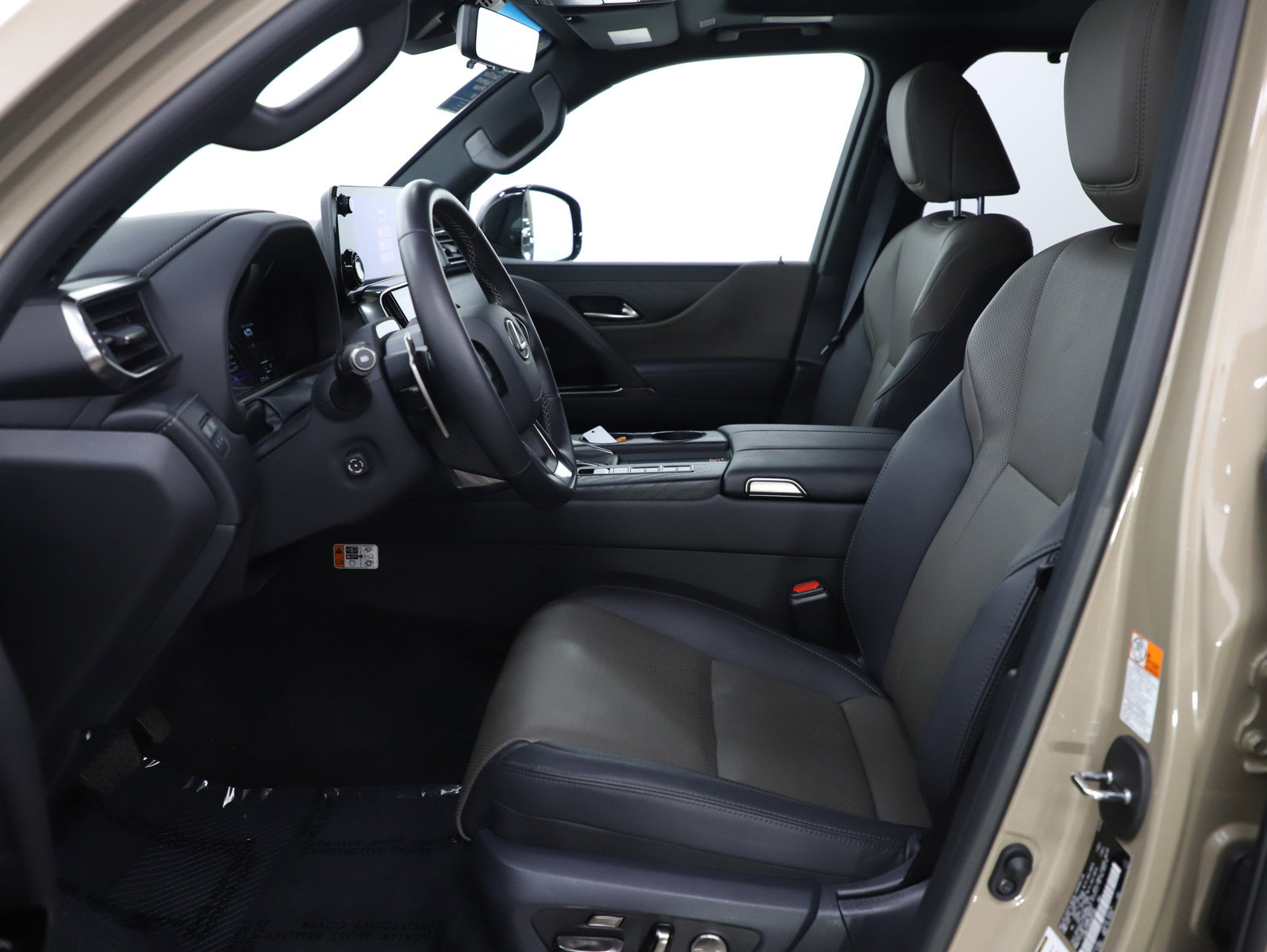 Used 2025 Lexus LX 700h Overtrail AWD/4WD image 17