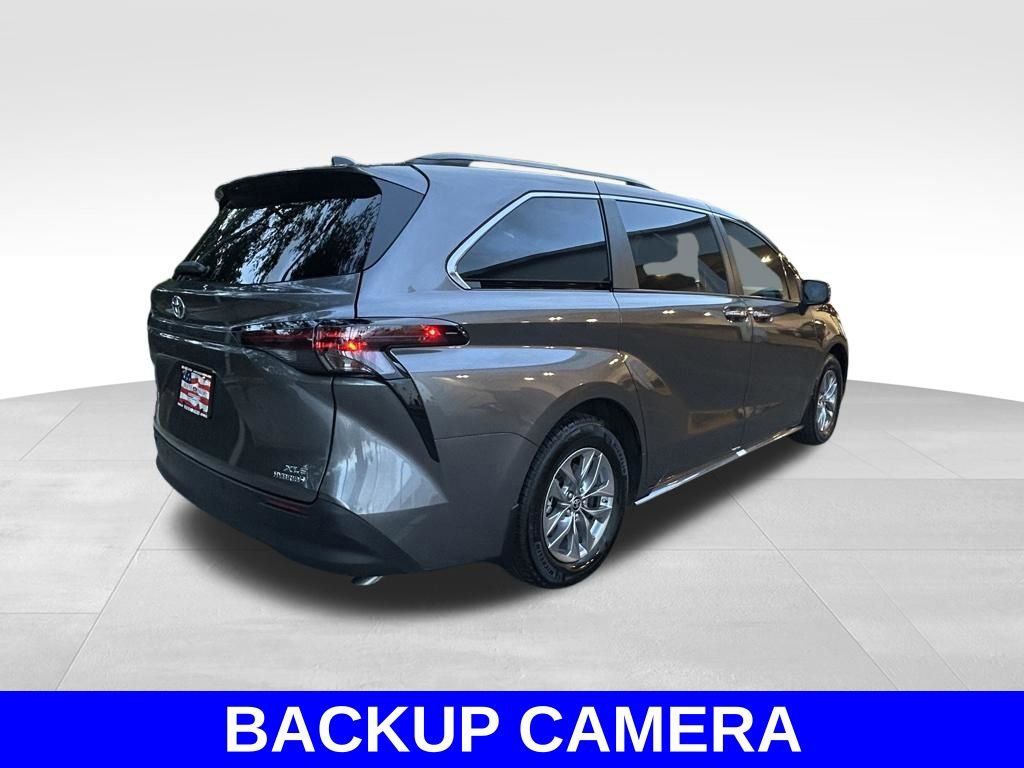 Used 2024 Toyota Sienna XLE image 4