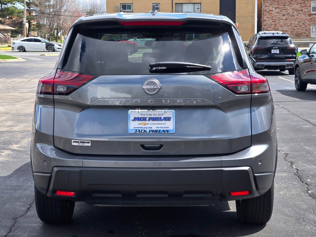 Used 2025 Nissan Rogue SV FWD image 12