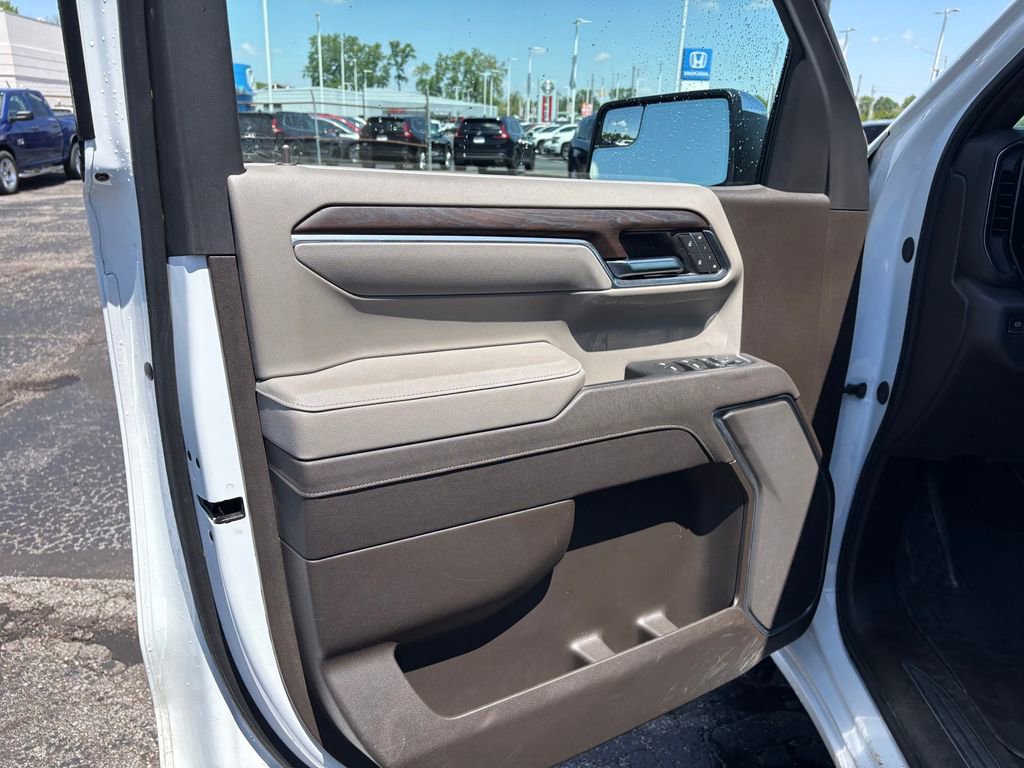 Used 2025 GMC Sierra 1500 SLT AWD/4WD image 14