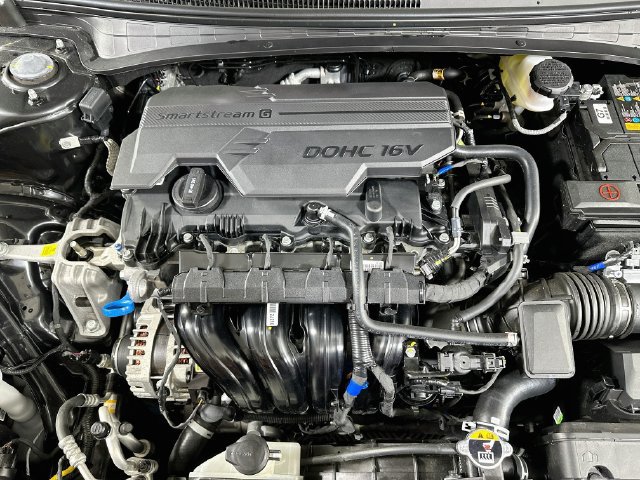 Certified 2025 Hyundai Elantra SE FWD image 32