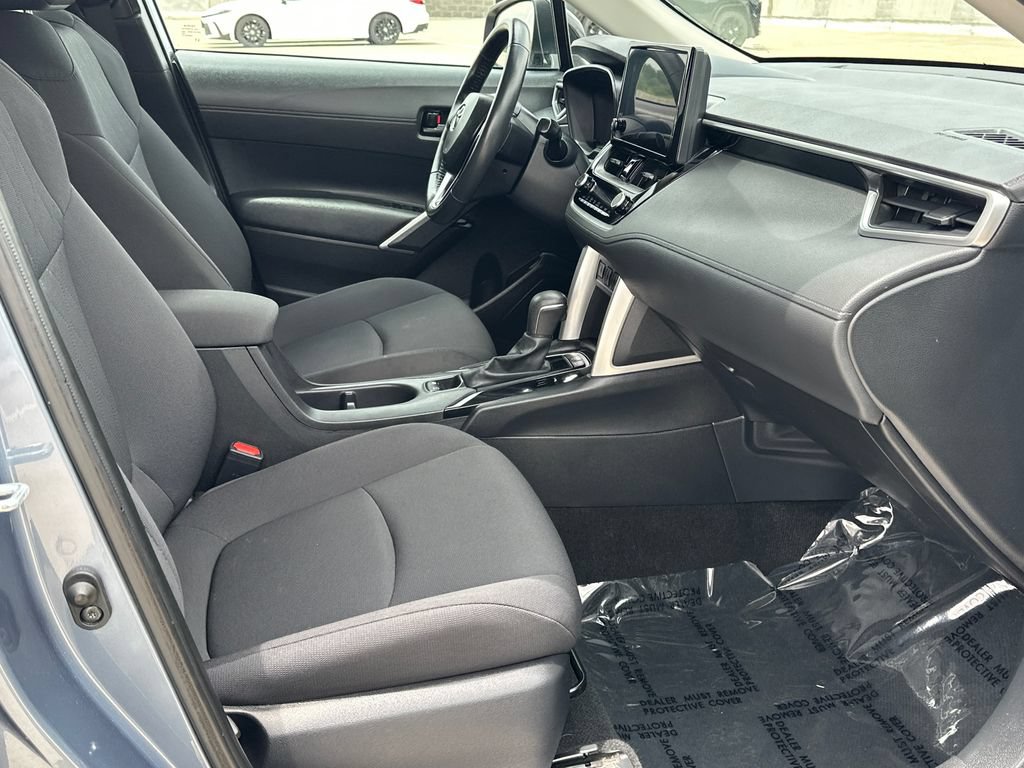 Used 2023 Toyota Corolla Cross LE AWD/4WD image 11