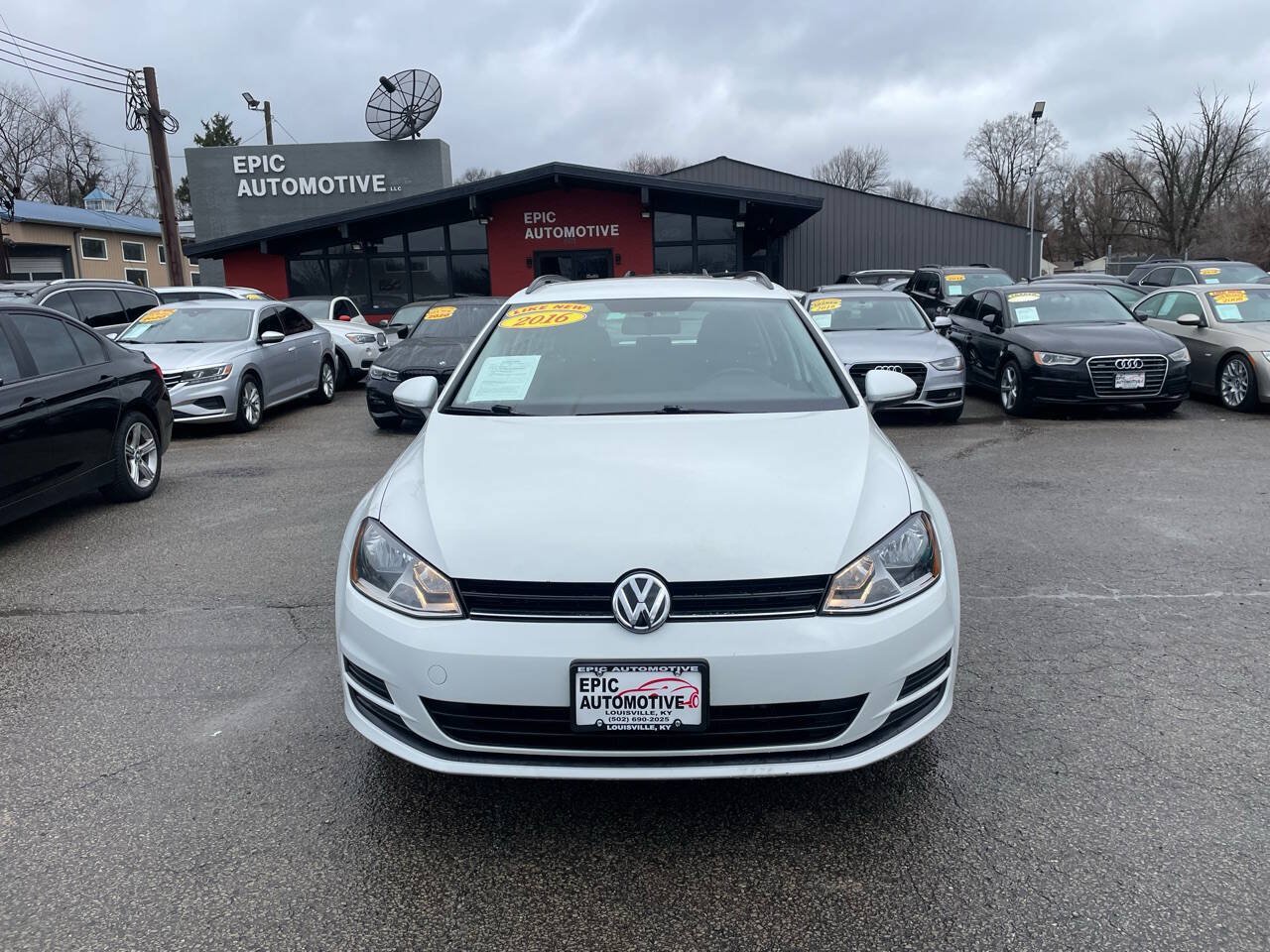 Used 2016 Volkswagen Golf S FWD image 3