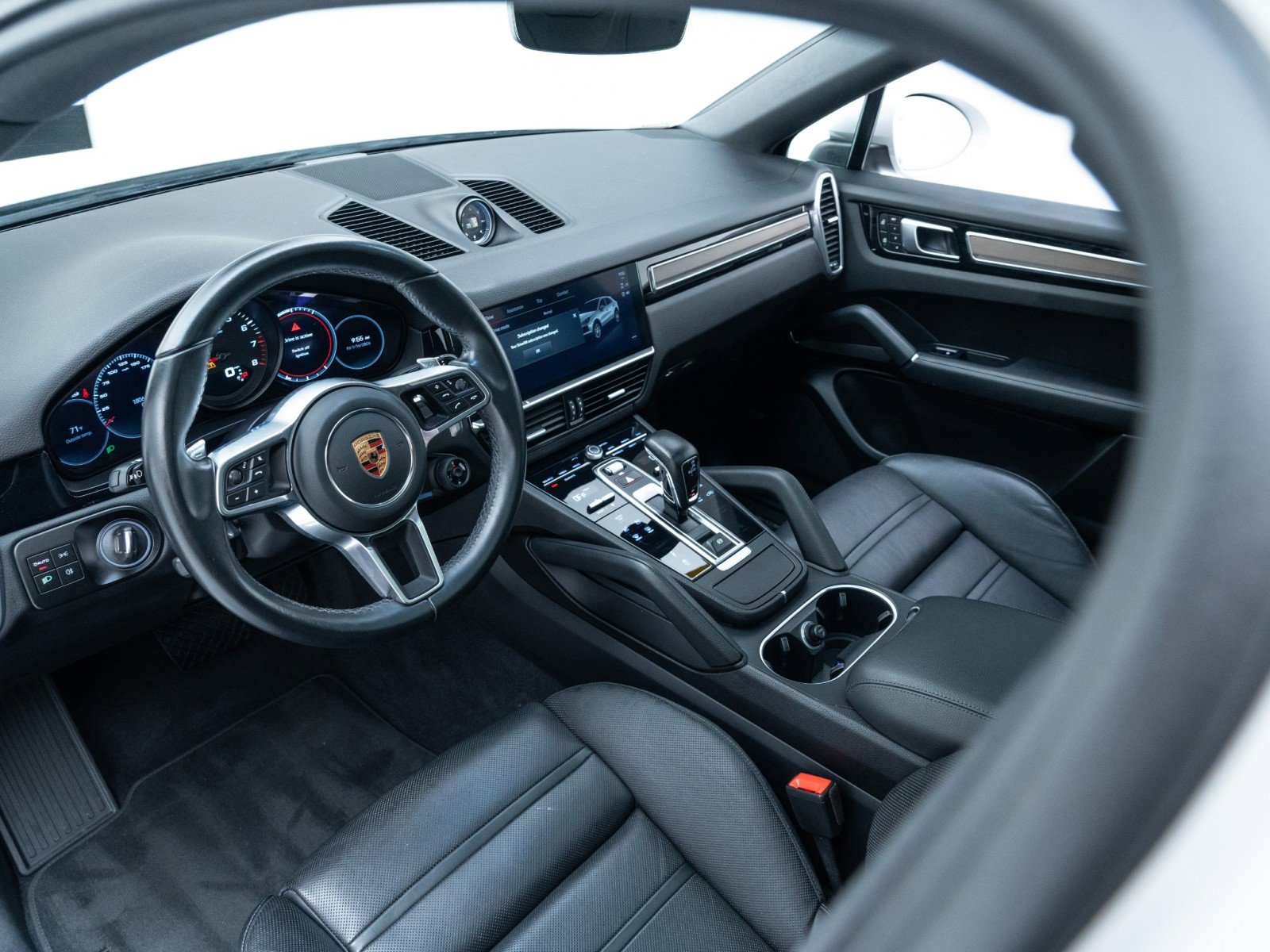 Certified 2022 Porsche Cayenne Platinum Edition image 4