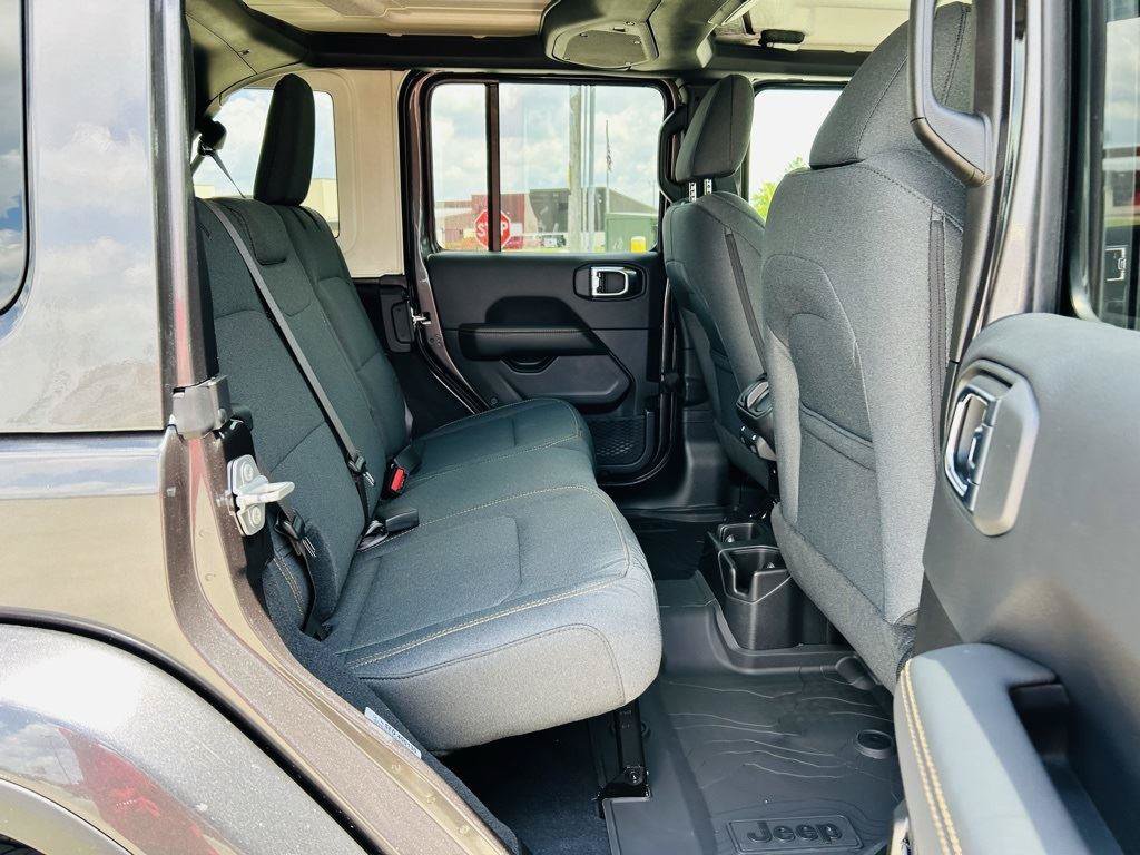 New 2025 Jeep Wrangler Unlimited Sahara AWD/4WD image 27