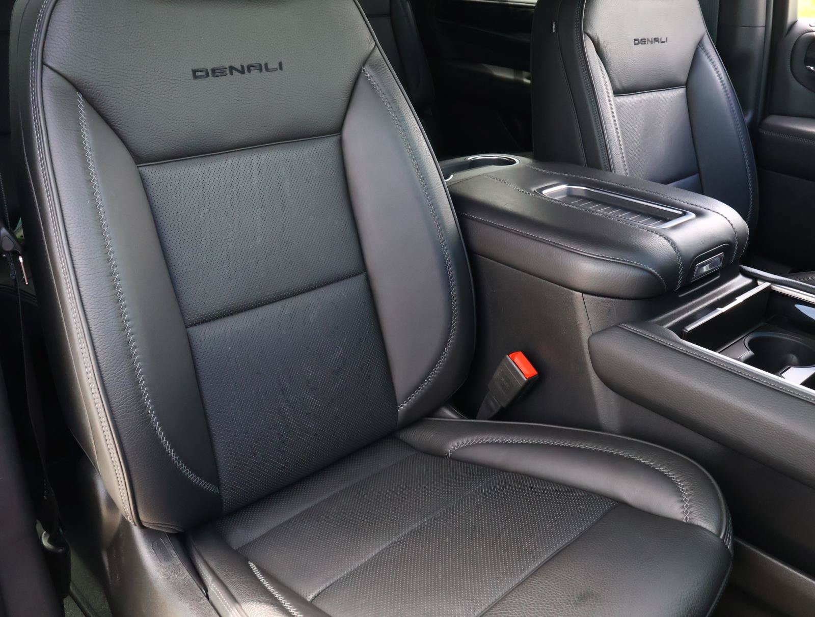Used 2021 GMC Yukon Denali w/ Denali Premium Package RWD image 22