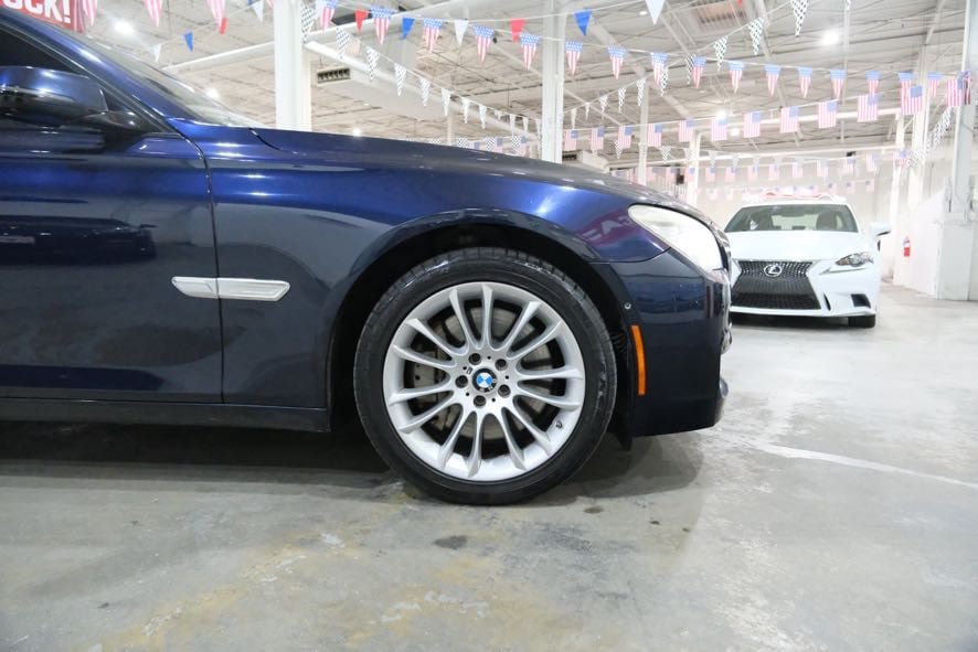 Used 2015 BMW 750Li xDrive AWD/4WD image 15
