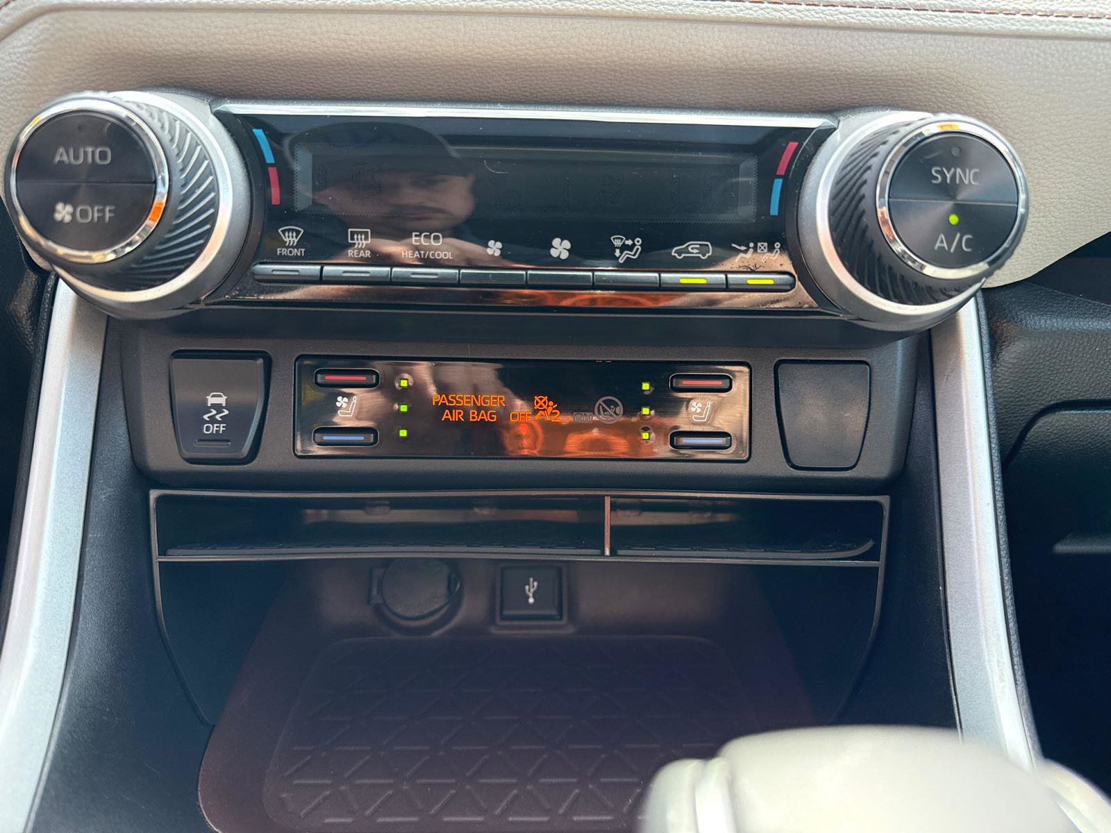 Used 2022 Toyota RAV4 Limited w/ Limited Grade Weather Package AWD/4WD image 21