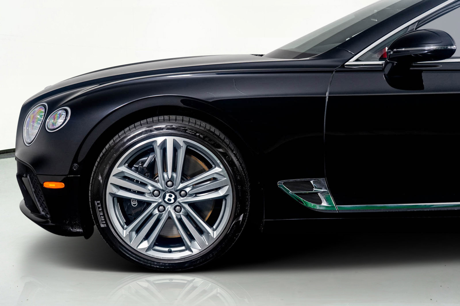 Used 2023 Bentley Continental GT V8 image 15