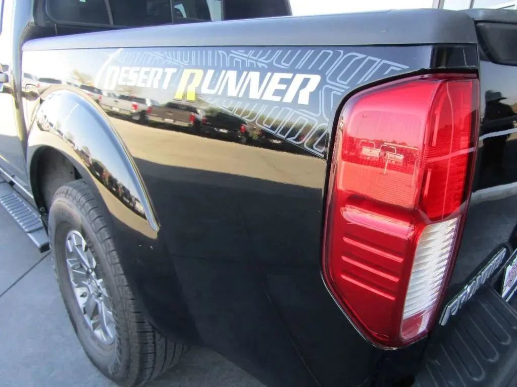 Used 2016 Nissan Frontier Desert Runner image 25