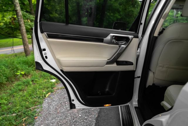 Used 2020 Lexus GX 460 AWD/4WD image 34