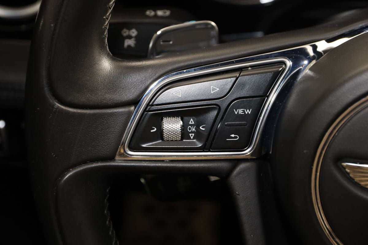 Used 2018 Bentley Bentayga AWD/4WD image 47