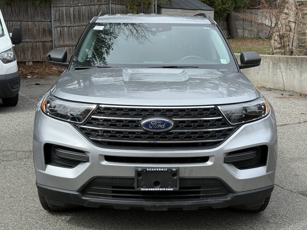 Used 2022 Ford Explorer XLT AWD/4WD image 2