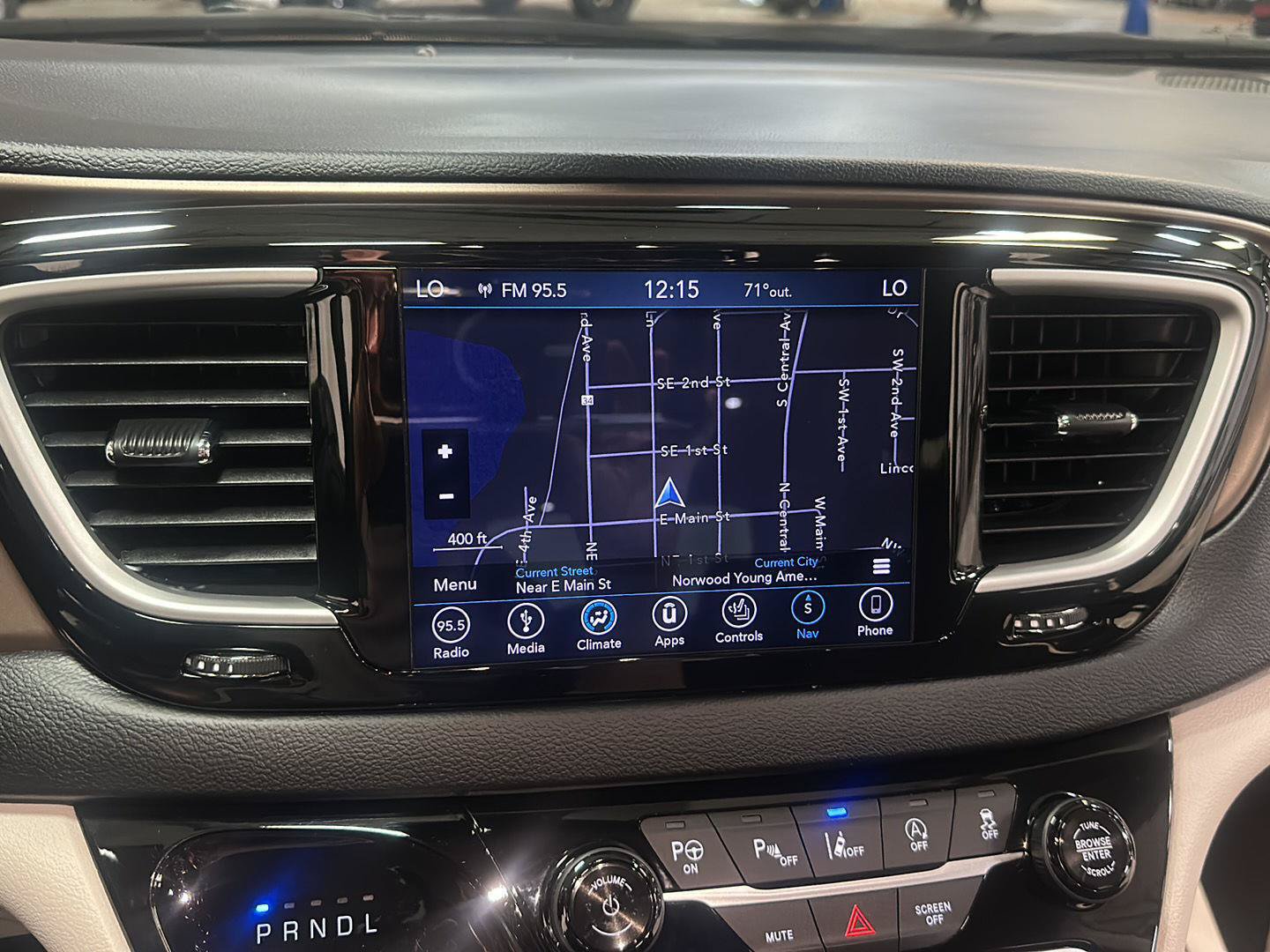 Used 2019 Chrysler Pacifica Touring Plus w/ Advanced Safetytec Group FWD image 23