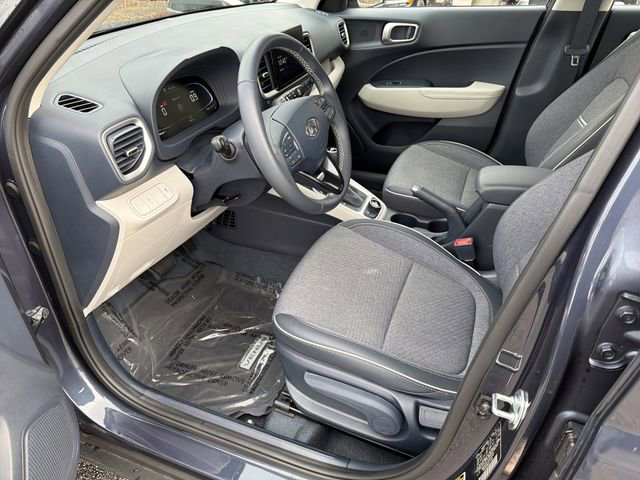 Used 2025 Hyundai Venue Limited FWD image 9