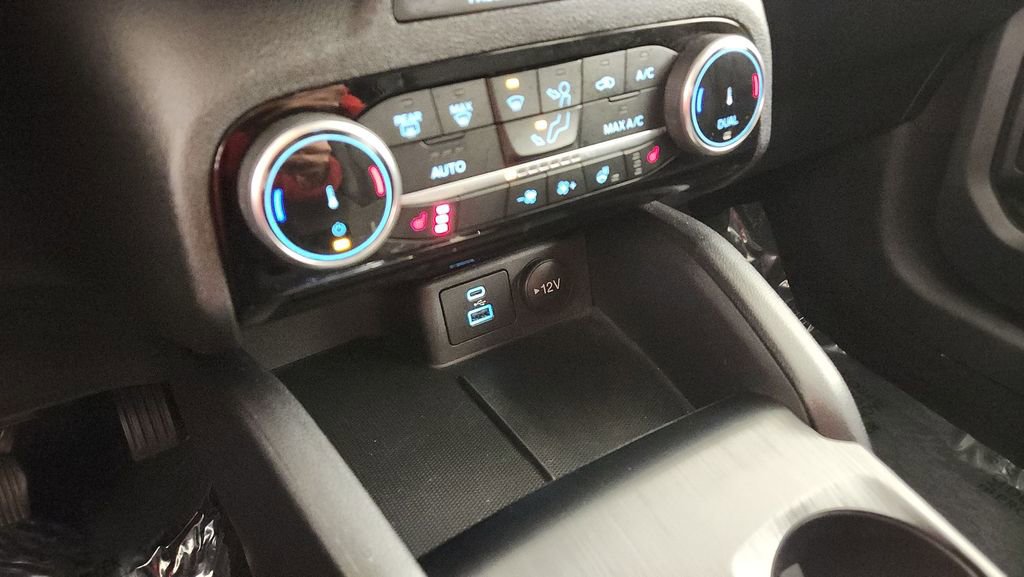 Used 2022 Ford Escape SEL image 18