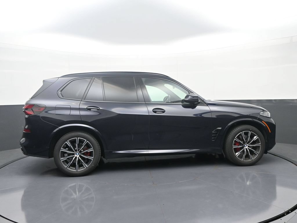 New 2026 BMW X5 xDrive40i w/ M Sport Package AWD/4WD image 8