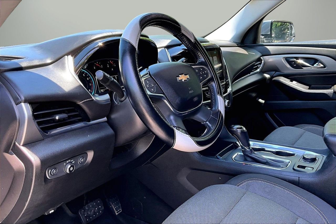 Used 2018 Chevrolet Traverse LT FWD image 18