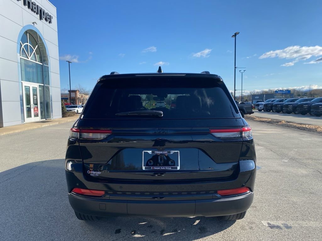 Certified 2023 Jeep Grand Cherokee Altitude image 3