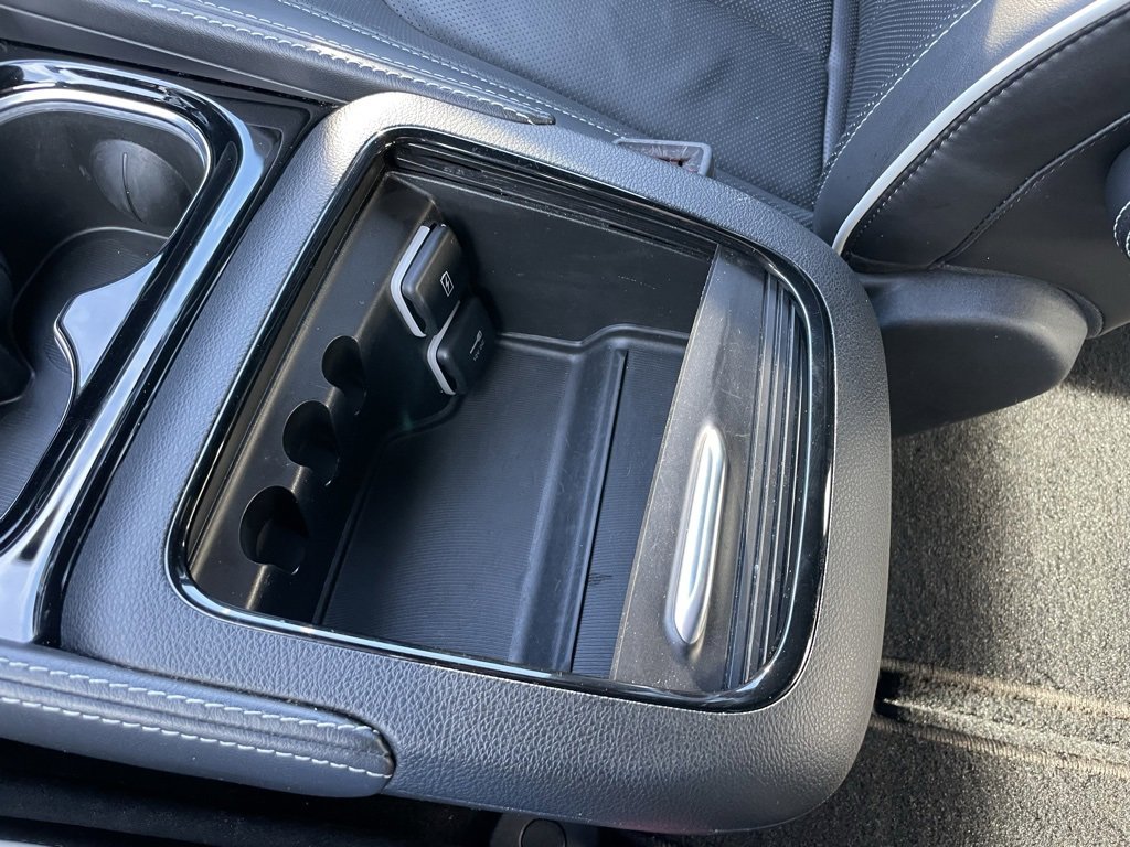 Used 2025 Chrysler Pacifica Limited image 16