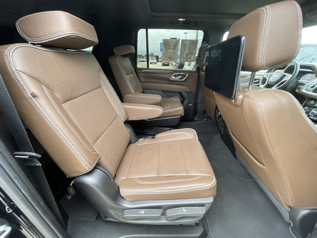 Used 2024 Chevrolet Suburban High Country w/ Advanced Technology Package AWD/4WD image 28