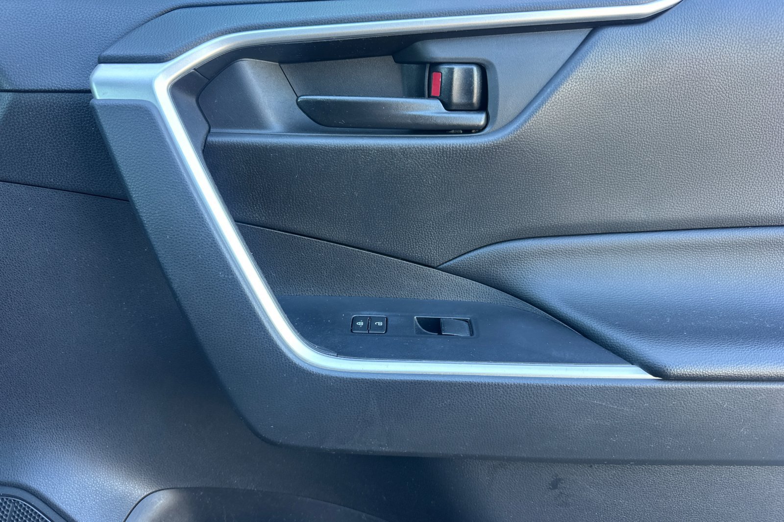 Certified 2023 Toyota RAV4 LE AWD/4WD image 21