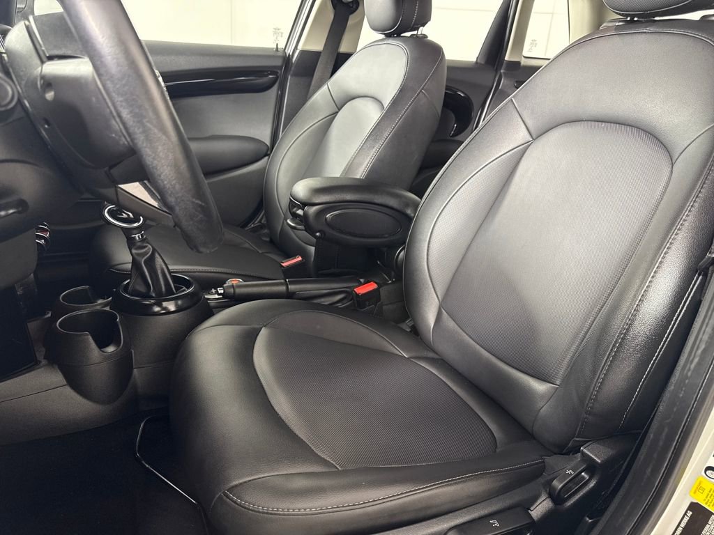 Used 2019 MINI Cooper 4-Door Hardtop image 11