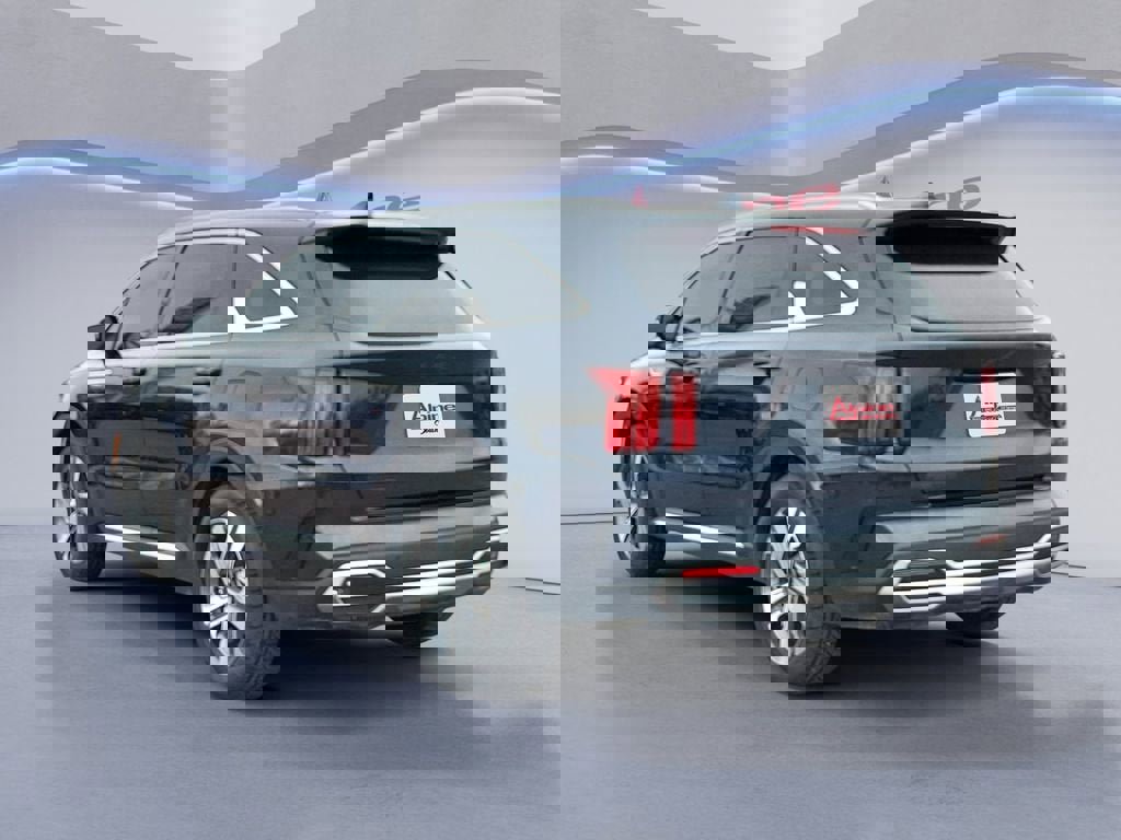 Used 2023 Kia Sorento SX Prestige w/ Panoramic Sunroof Package image 3