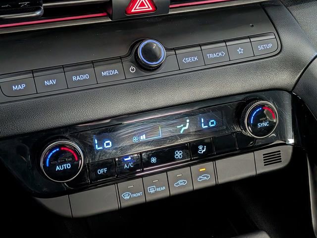 Used 2025 Hyundai Elantra SEL image 23