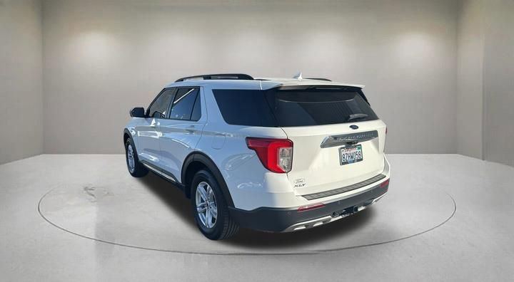 Certified 2021 Ford Explorer XLT w/ Equipment Group 202A RWD image 4