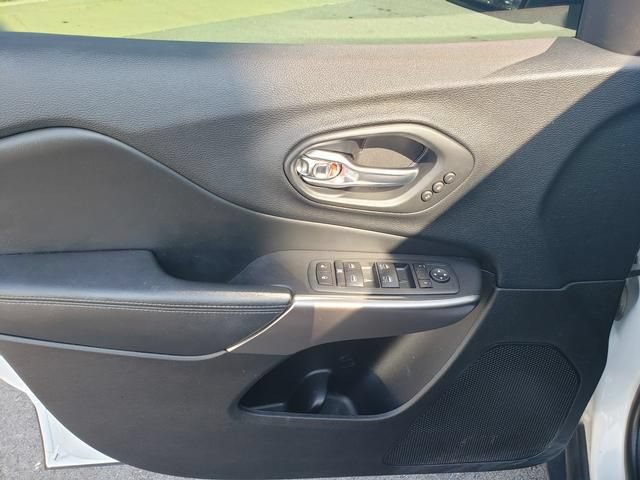 Used 2020 Jeep Cherokee Limited AWD/4WD image 11