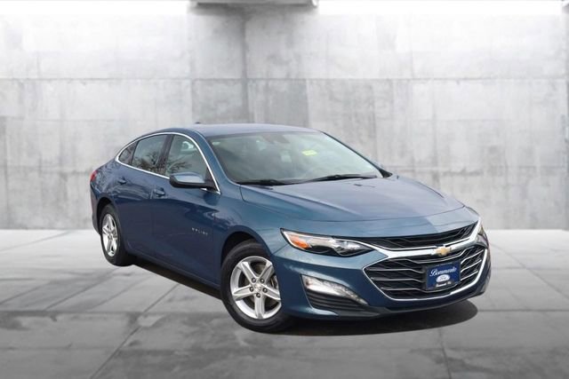 Used 2024 Chevrolet Malibu LT FWD image 2