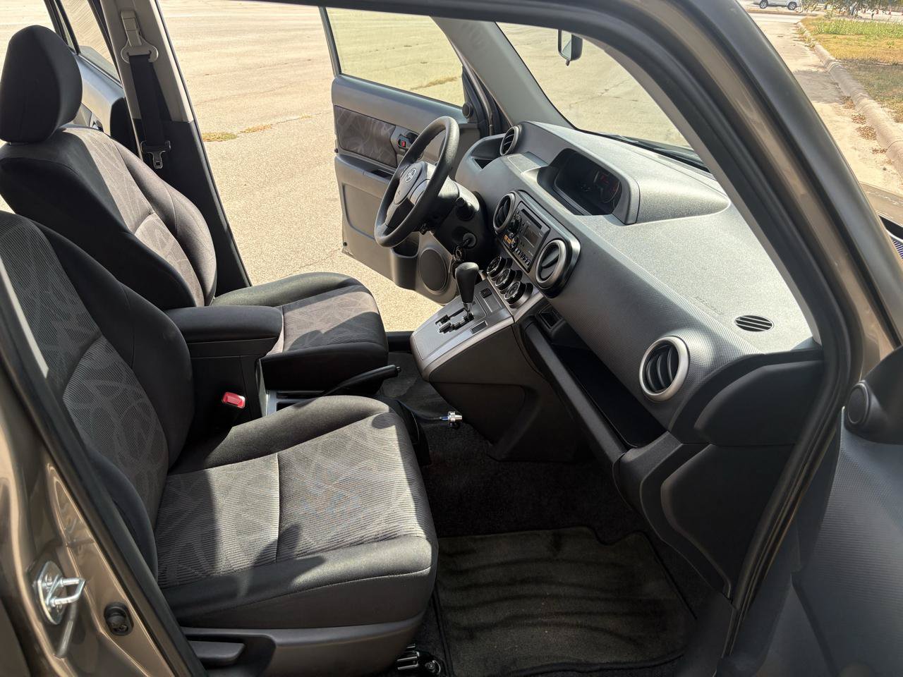 Used 2013 Scion xB FWD image 26