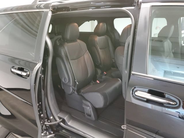 Used 2026 Toyota Sienna Platinum AWD/4WD image 24