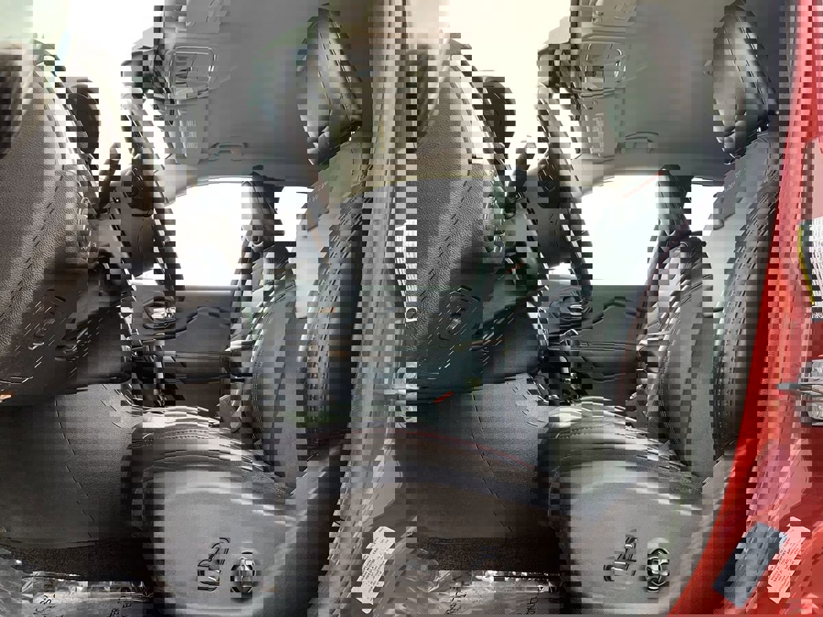 Used 2017 Jeep Cherokee Trailhawk w/ Comfort/Convenience Group image 29